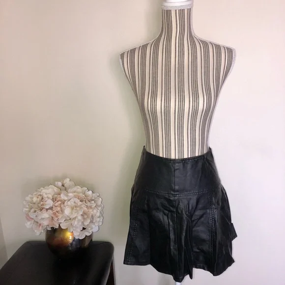 Faux Leather High Waist Skirt - Picture 2 of 6